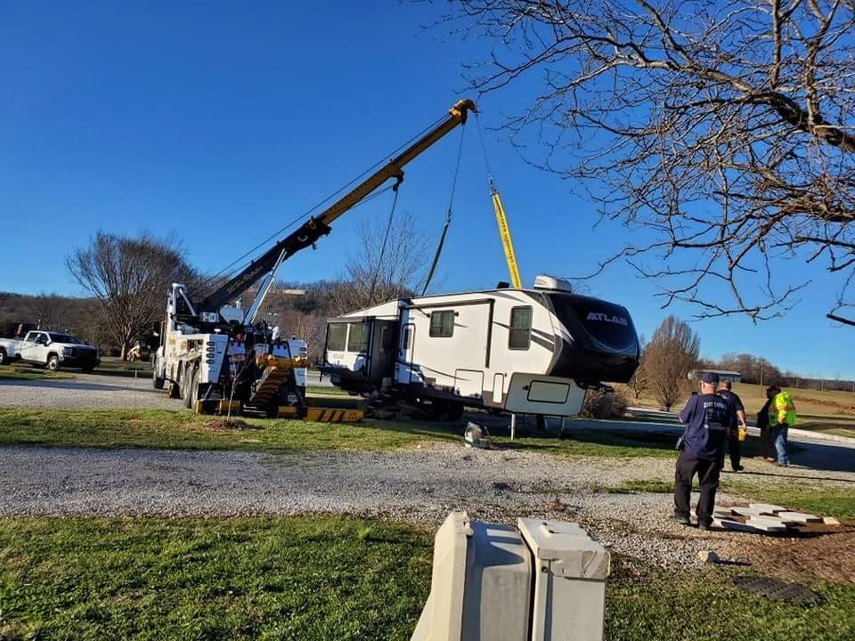 rv towing, heavy wrecker service, glasgow, ky, CTS Towing & Recovery